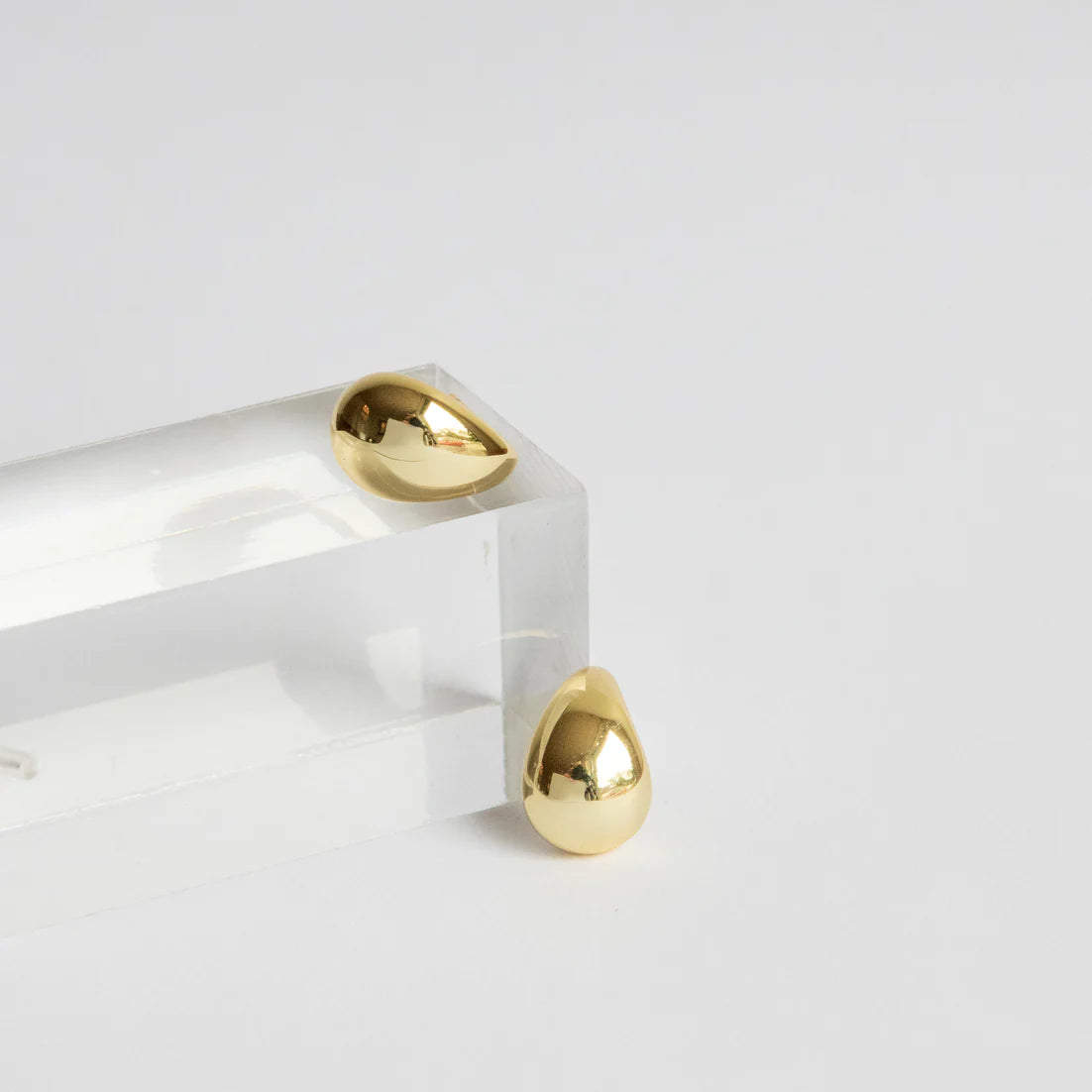 18Kt gold-plated drop stud 