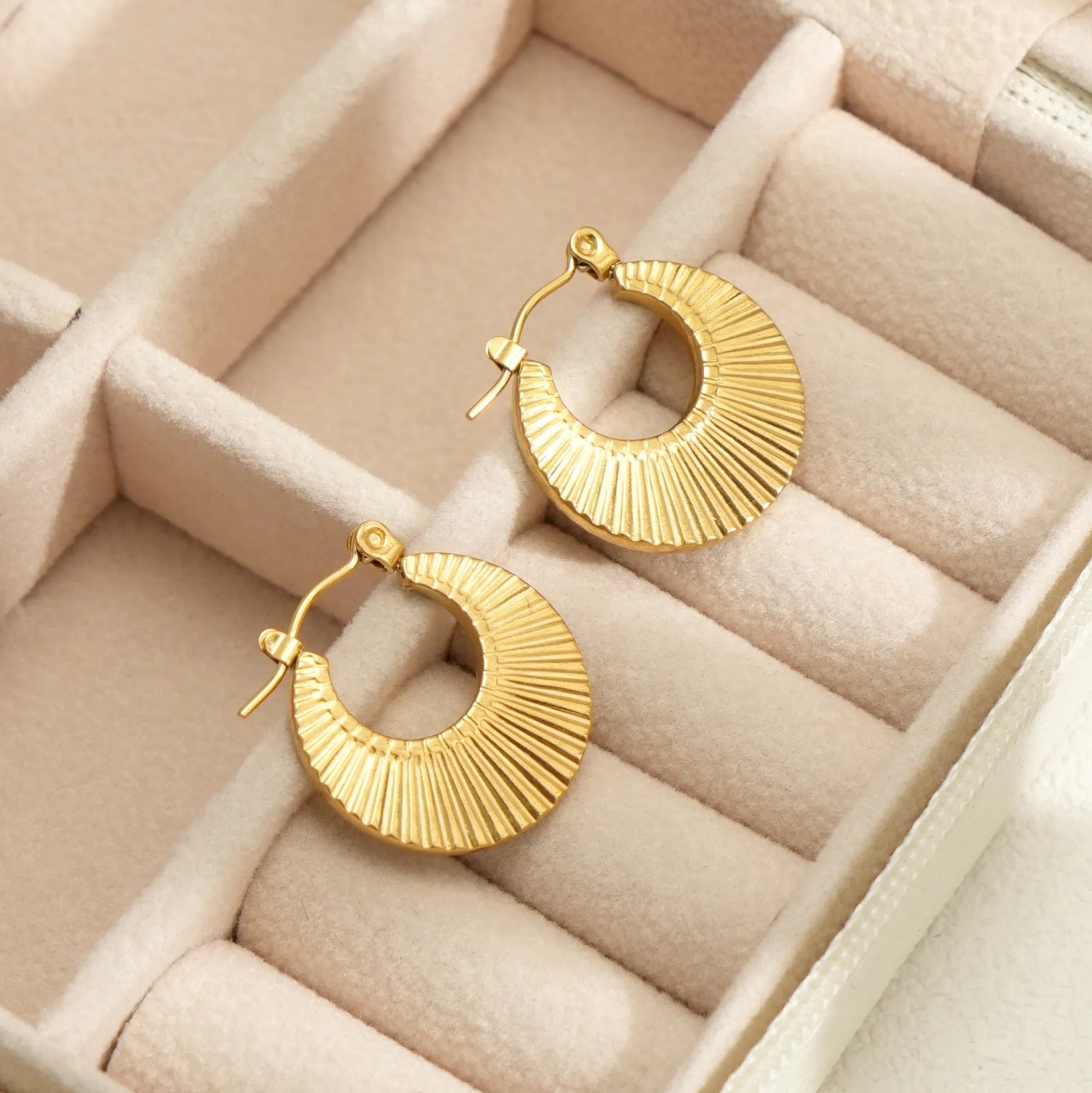 18Kt Striped Hoop Earrings